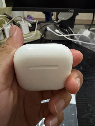 AirPod 4 97%👉 :  ស្នាម ប្រអប់ នឹង គ្រាប់ កាស + មានគ្រឿងមួយឈុត
