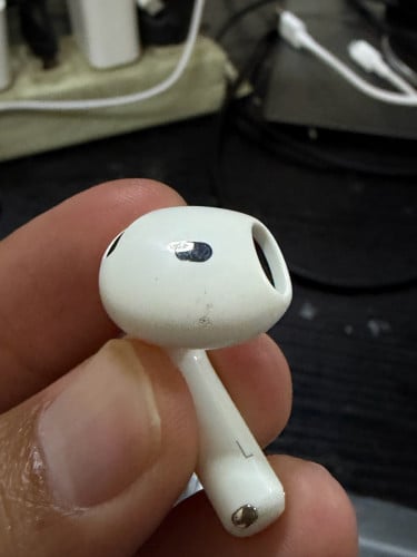 AirPod 4 97%👉 :  ស្នាម ប្រអប់ នឹង គ្រាប់ កាស + មានគ្រឿងមួយឈុត