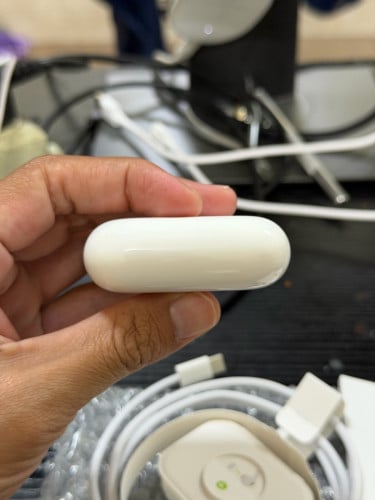 AirPod Pro 2 Type C 98% ស្នាម👉 : ស្នាម ប្រអប់ នឹង គ្រាប់ ខាង ស្ដាំ