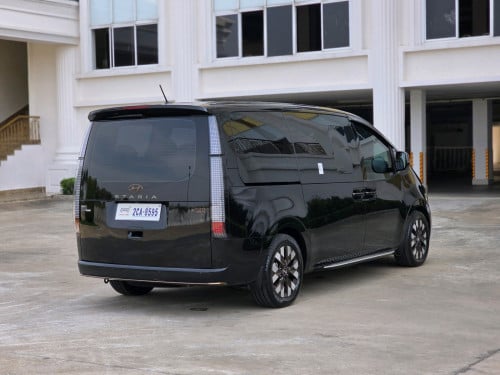 HYUNDAI STARIA 9seat Full optionប្រើបាន14500km