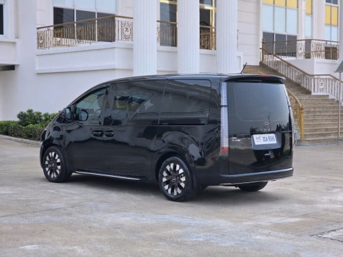 HYUNDAI STARIA 9seat Full optionប្រើបាន14500km