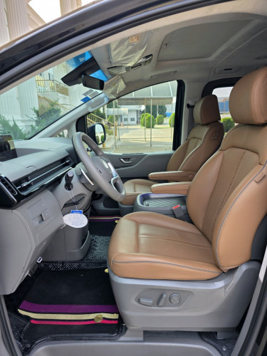 HYUNDAI STARIA 9seat Full optionប្រើបាន14500km
