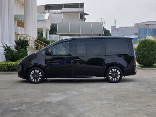 HYUNDAI STARIA 9seat Full optionប្រើបាន14500km