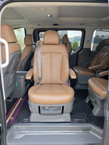 HYUNDAI STARIA 9seat Full optionប្រើបាន14500km