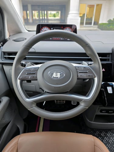HYUNDAI STARIA 9seat Full optionប្រើបាន14500km