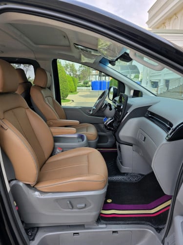 HYUNDAI STARIA 9seat Full optionប្រើបាន14500km