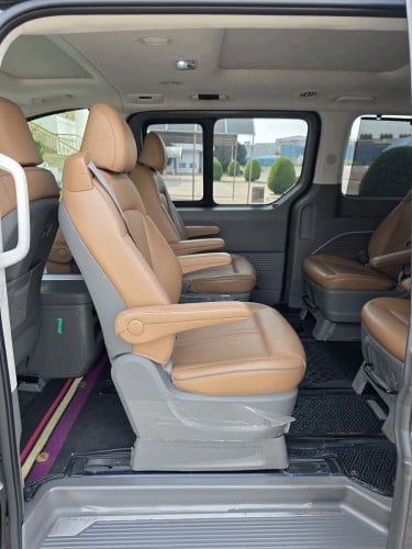 HYUNDAI STARIA 9seat Full optionប្រើបាន14500km