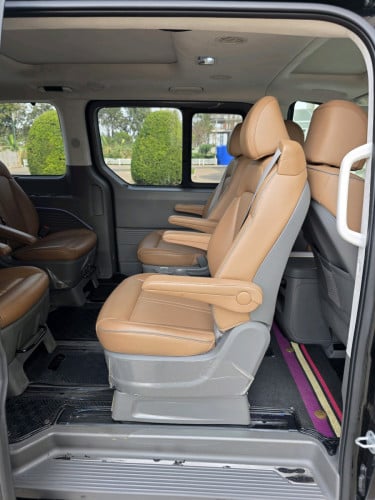 HYUNDAI STARIA 9seat Full optionប្រើបាន14500km