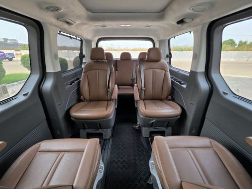 HYUNDAI STARIA 9seat Full optionប្រើបាន14500km