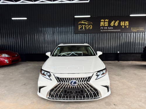 LEXUS ES300H Full Premium ឆ្នាំ 2013 ពណ៍ស ក្នុងលឿង