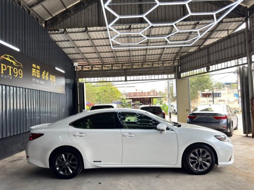 LEXUS ES300H Full Premium ឆ្នាំ 2013 ពណ៍ស ក្នុងលឿង