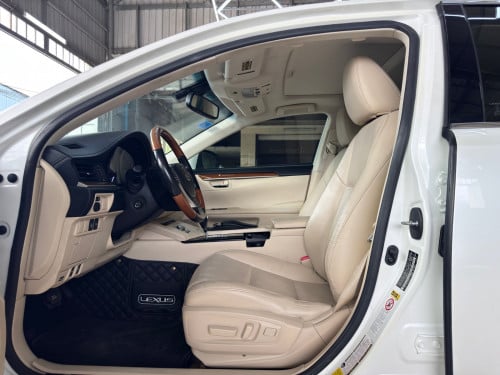 LEXUS ES300H Full Premium ឆ្នាំ 2013 ពណ៍ស ក្នុងលឿង