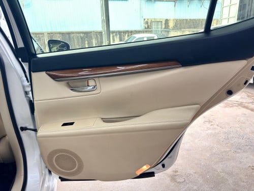 LEXUS ES300H Full Premium ឆ្នាំ 2013 ពណ៍ស ក្នុងលឿង