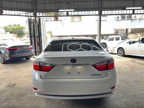 LEXUS ES300H Full Premium ឆ្នាំ 2013 ពណ៍ស ក្នុងលឿង