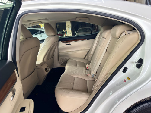 LEXUS ES300H Full Premium ឆ្នាំ 2013 ពណ៍ស ក្នុងលឿង