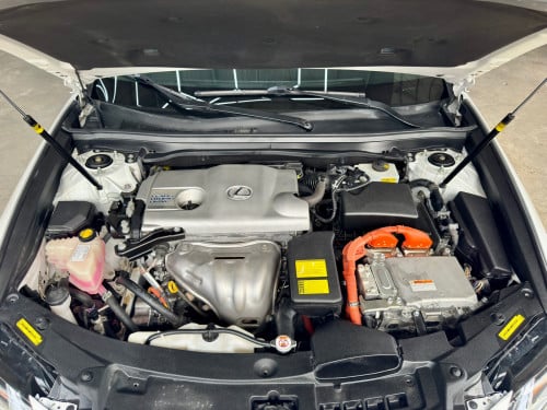 LEXUS ES300H Full Premium ឆ្នាំ 2013 ពណ៍ស ក្នុងលឿង