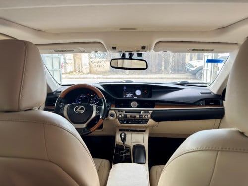 LEXUS ES300H Full Premium ឆ្នាំ 2013 ពណ៍ស ក្នុងលឿង