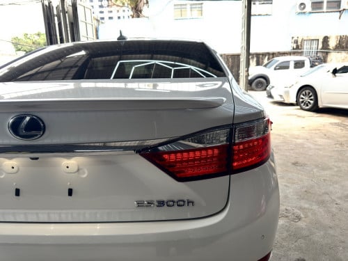 LEXUS ES300H Full Premium ឆ្នាំ 2013 ពណ៍ស ក្នុងលឿង