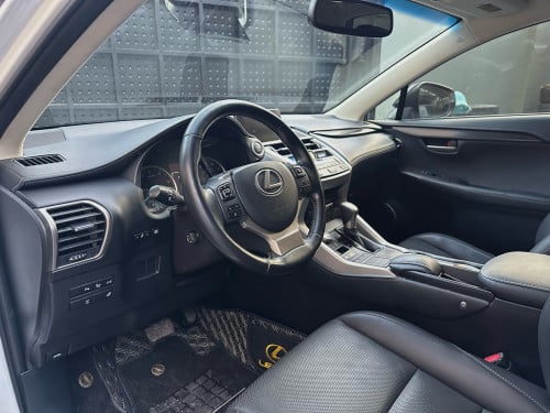 Sale Lexus NX200T ឆ្នាំ​2016​ up F-Sport ក្រដាស​ពន្ធ​
