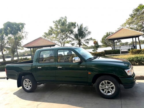 Toyota Hilux Tiger 2002 ម៉ាស៊ូត នៅសំនុំស៊ីន