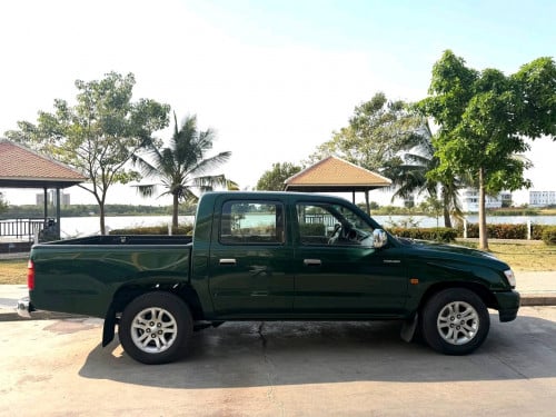 Toyota Hilux Tiger 2002 ម៉ាស៊ូត នៅសំនុំស៊ីន
