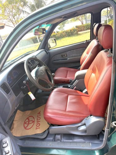Toyota Hilux Tiger 2002 ម៉ាស៊ូត នៅសំនុំស៊ីន