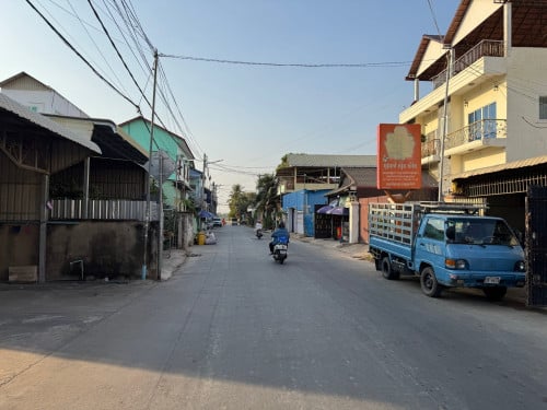 ដី និង ផ្ទះសម្រាប់លក់