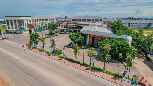 (លក់ ឬជួល) វីឡាភ្លោះ លេខពិសេស (បុរីប៉េងហ៊ួត ជិត  អ៊ីអ៊ន៣ និងប្រលានយន្តហោះថ្មី)