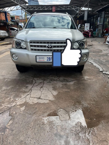 រថយន្តនៅថ្មីណាស់