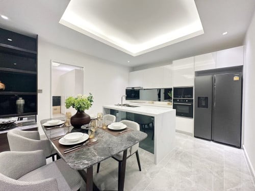 𝐉 𝐓𝐨𝐰𝐞𝐫 𝟑 Condominium for SALE