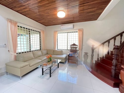 ផ្ទះវីឡាសម្រាប់ជួលនៅទួលគោក / Villa for Rent at Khan Toul Kork