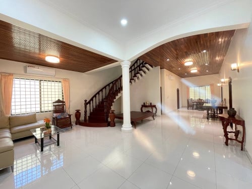 ផ្ទះវីឡាសម្រាប់ជួលនៅទួលគោក / Villa for Rent at Khan Toul Kork