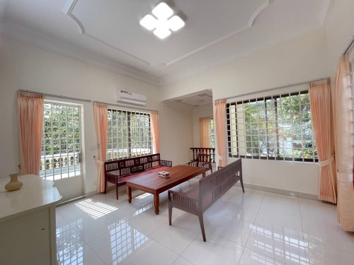 ផ្ទះវីឡាសម្រាប់ជួលនៅទួលគោក / Villa for Rent at Khan Toul Kork