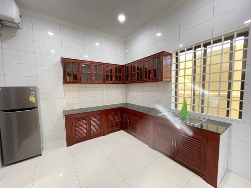 ផ្ទះវីឡាសម្រាប់ជួលនៅទួលគោក / Villa for Rent at Khan Toul Kork