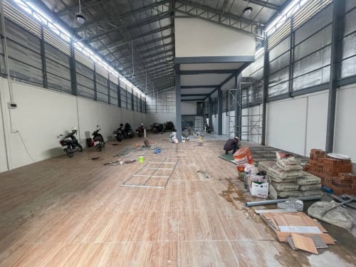 ឃ្លាំងសំរាប់ជួលនៅសជិតផ្សារដើមគ / Warehouse for Rent Nearly Doeurm Kor Market