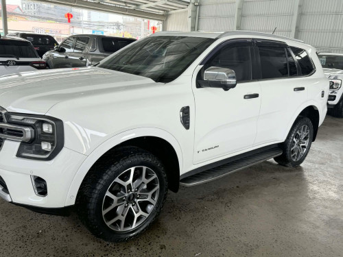 Ford Everest 2023Titanium full option ចូលតាមក្រុមហ៊ុនfordឆ្វេងសុីន