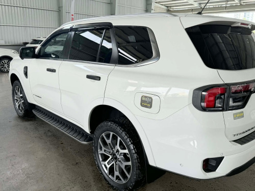 Ford Everest 2023Titanium full option ចូលតាមក្រុមហ៊ុនfordឆ្វេងសុីន