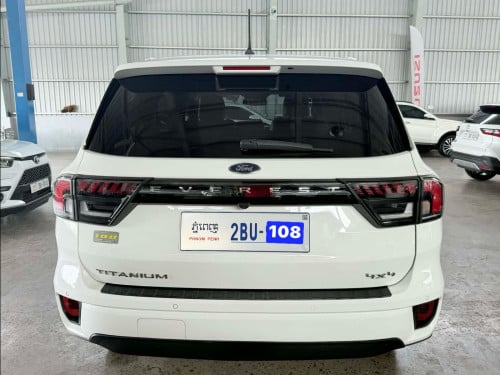 Ford Everest 2023Titanium full option ចូលតាមក្រុមហ៊ុនfordឆ្វេងសុីន