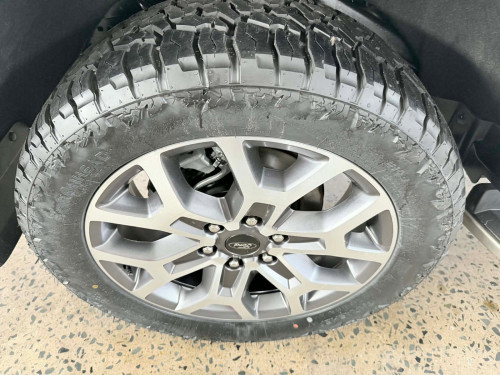 Ford Everest 2023Titanium full option ចូលតាមក្រុមហ៊ុនfordឆ្វេងសុីន