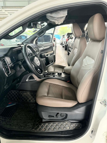 Ford Everest 2023Titanium full option ចូលតាមក្រុមហ៊ុនfordឆ្វេងសុីន