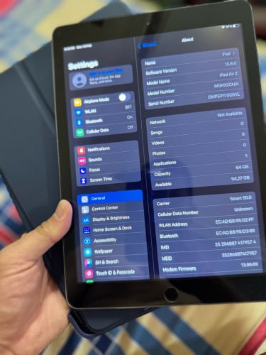 iPad Air 2 Sim Wifi 64GB សំនុំ​ ​ មានខេស​ ឆ្នាំង​ និងស្រ្គីនការពារ