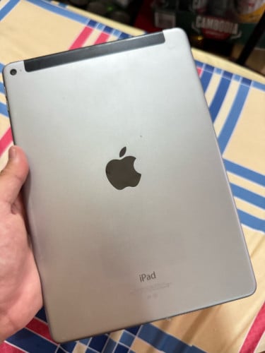 iPad Air 2 Sim Wifi 64GB សំនុំ​ ​ មានខេស​ ឆ្នាំង​ និងស្រ្គីនការពារ