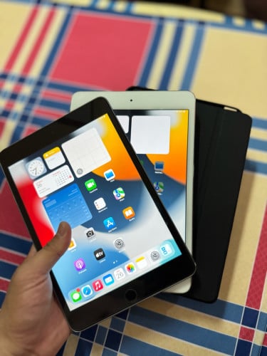 iPad mini 4 មានតែ Wifi សំនុំ មានខេស ឆ្នាំង និងស្រ្គីនការពារ