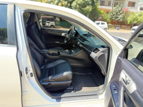 Lexus CT200H 2013