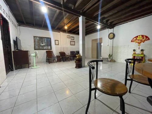 ផ្ទះសំរាប់ធ្វើអាជីវកម្មលក់បន្ទាន់ ប្លង់រឹង ជាប់ផ្លូវធំ