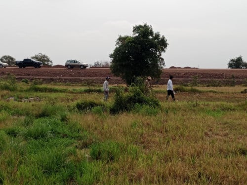 ដីលក់នៅតំបន់ស្ពានក្រចេះលក់បន្ទាន់ខ្លាំងទទឹង២៣២ម៉ែតដើរ*80mចង់ម៉ៅទាំងអស់តំលៃ២០មុឺនចរចារ