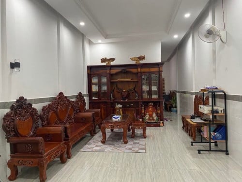 ផ្ទះលក់ ផ្ទះធ្វើខ្លួនឯង ដាក់សំភារៈល្អៗ មាន៥បន្ទ និង៦បន្ទប់ទឹក
