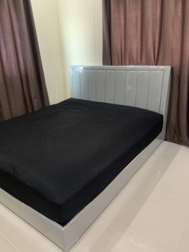 គ្រែស្បែក 1.8m