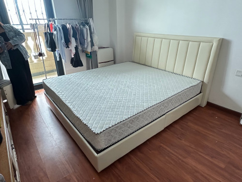 គ្រែស្បែក 1.8m