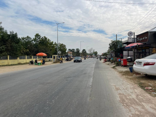 ដីលក់ ជាប់ផ្លូវរដ្ឋធំ 10*30 ក្បែរសាលាសង្កាត់ពន្សាំង ភ្នំពេញ។